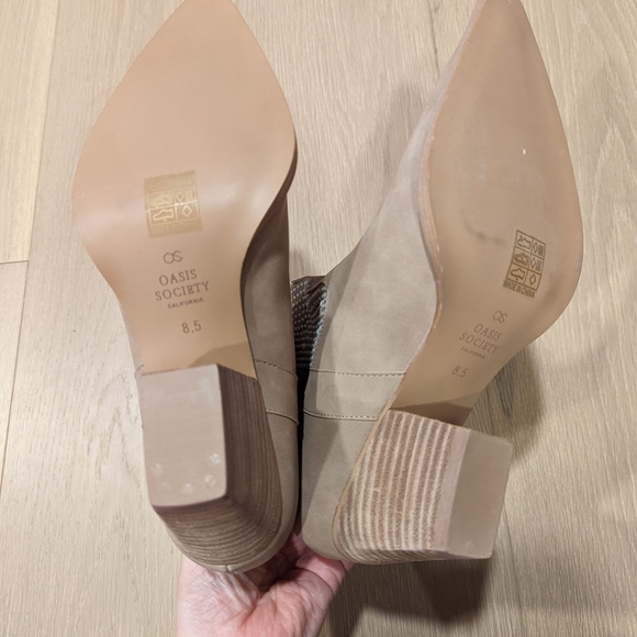 Elegant Beige Ankle Boots with Rhinestone Detail - Picture 4 of 11